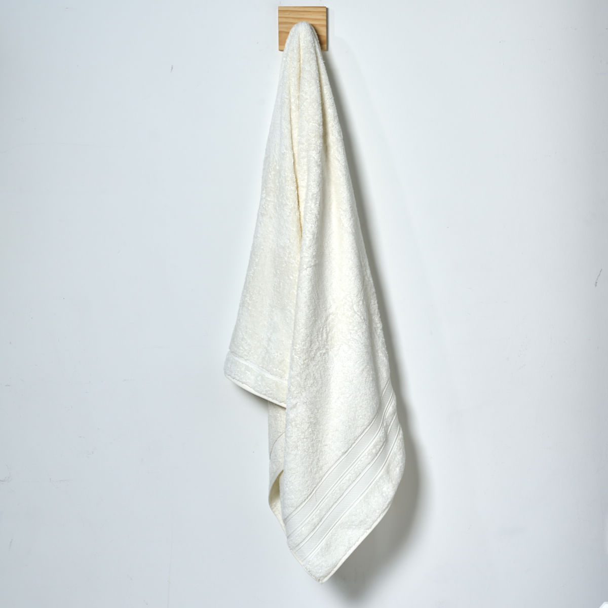 03 09 0058 Toalha Banho Magnific Marfim 001